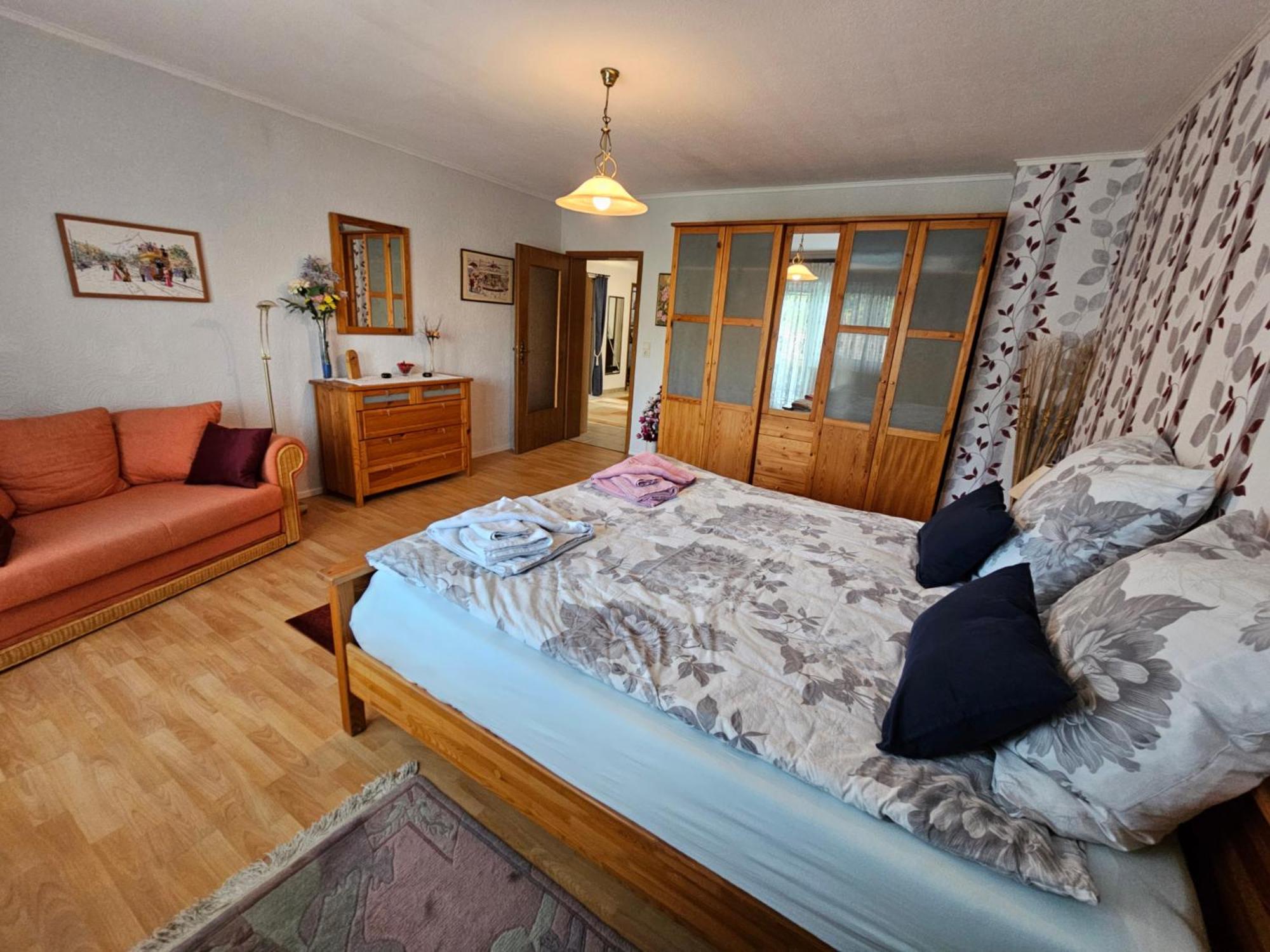 A Large Fully Furnished Private Apartment Linz am Rhein Esterno foto